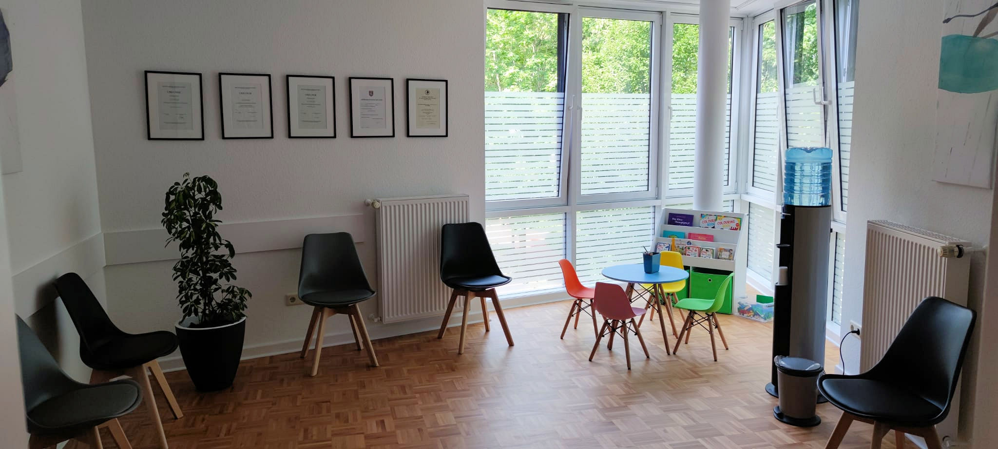 Wartezimmer 1 in Bereich 1 der Praxis